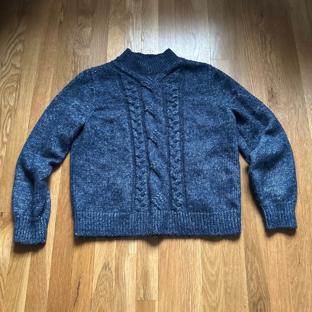 Like new cable knit sweater